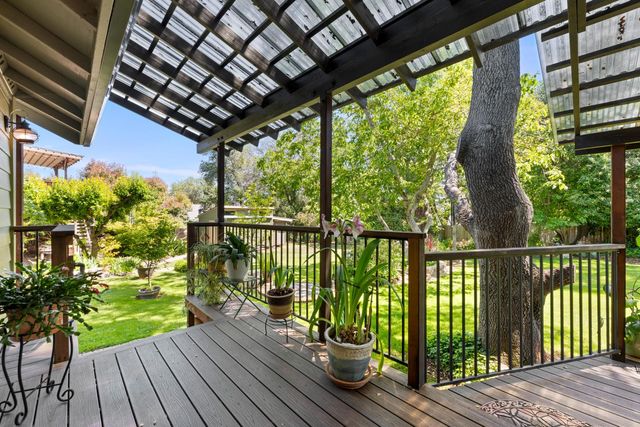 230 Oakhill Way, Auburn, CA 95603