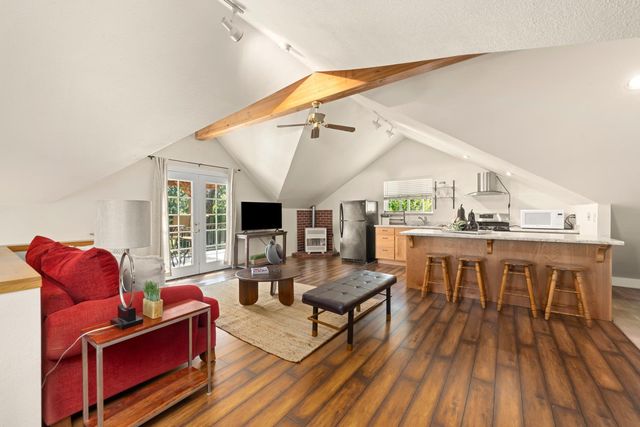 230 Oakhill Way, Auburn, CA 95603
