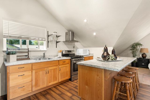 230 Oakhill Way, Auburn, CA 95603