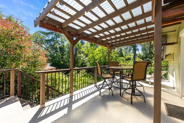 230 Oakhill Way, Auburn, CA 95603