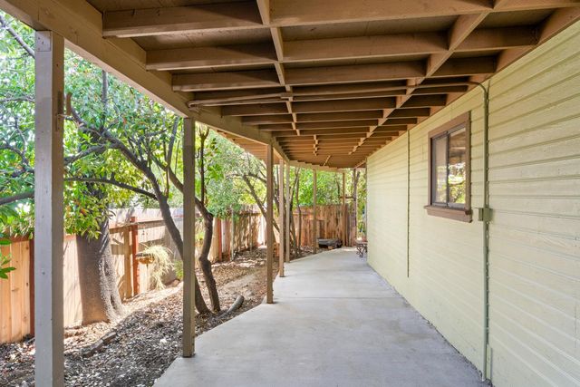 230 Oakhill Way, Auburn, CA 95603