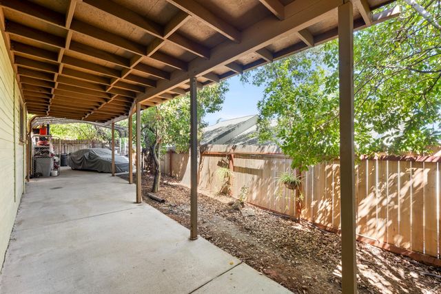 230 Oakhill Way, Auburn, CA 95603