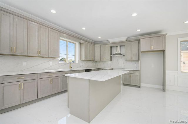 5268 Hartwell Street, Dearborn, MI 48126