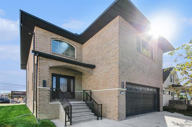 5268 Hartwell Street, Dearborn, MI 48126