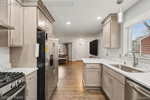 29772 Robert Drive, Livonia, MI 48150