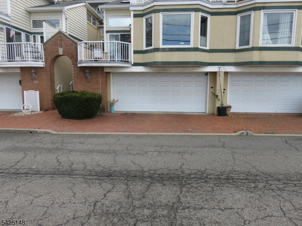 265 Front St, Perth Amboy City, NJ 08861