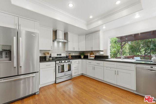 2801 Woodwardia Drive, Los Angeles, CA 90077