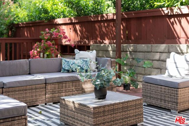 2801 Woodwardia Drive, Los Angeles, CA 90077