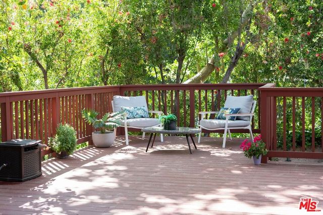 2801 Woodwardia Drive, Los Angeles, CA 90077