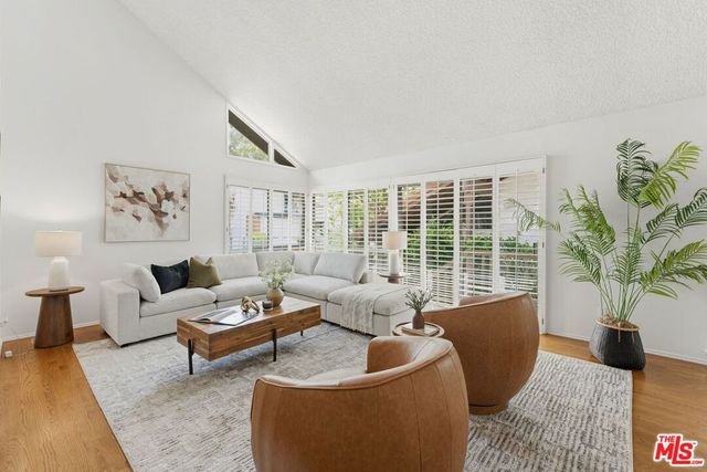 2801 Woodwardia Drive, Los Angeles, CA 90077