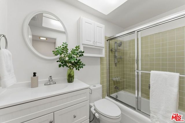 2801 Woodwardia Drive, Los Angeles, CA 90077