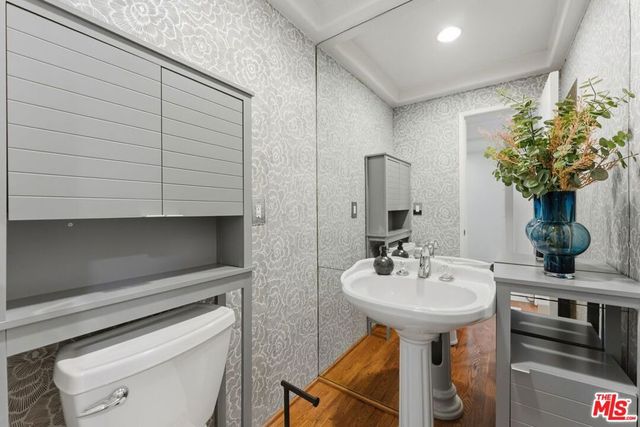 2801 Woodwardia Drive, Los Angeles, CA 90077