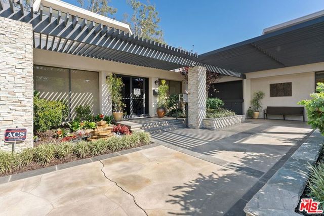 2801 Woodwardia Drive, Los Angeles, CA 90077