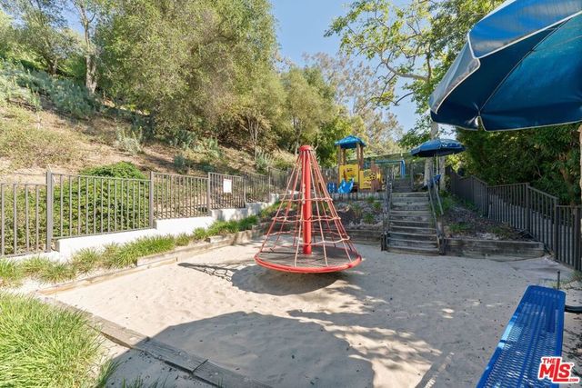 2801 Woodwardia Drive, Los Angeles, CA 90077