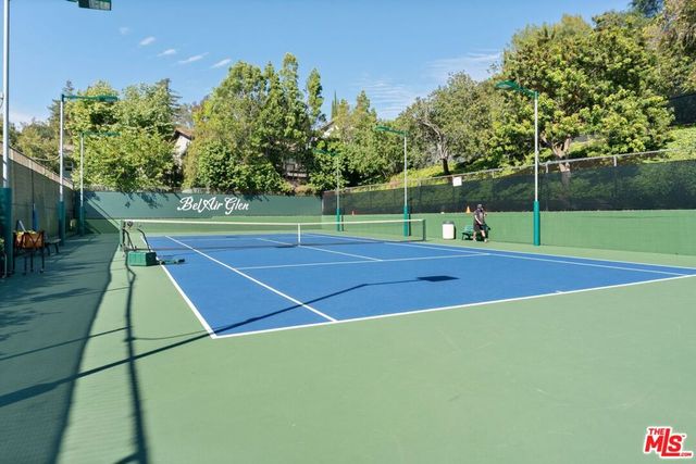 2801 Woodwardia Drive, Los Angeles, CA 90077