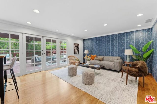 2801 Woodwardia Drive, Los Angeles, CA 90077