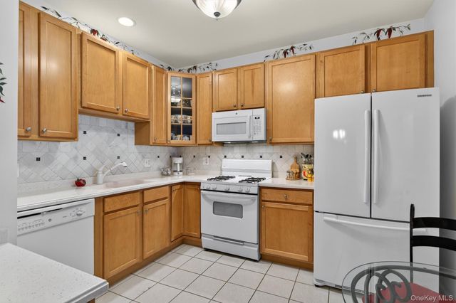 28 N De Baun Avenue 304, Suffern, NY 10901