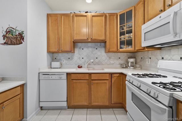 28 N De Baun Avenue 304, Suffern, NY 10901