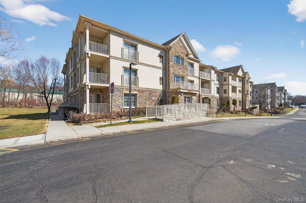 28 N De Baun Avenue 304, Suffern, NY 10901