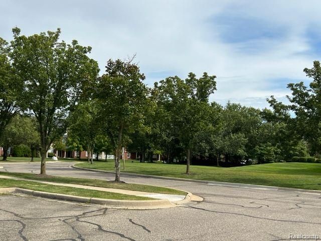 4041 Berkeley Avenue, Canton, MI 48188