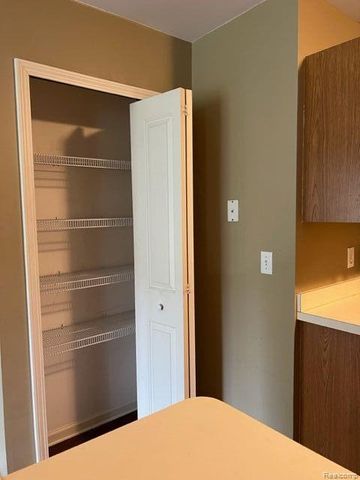 4041 Berkeley Avenue, Canton, MI 48188
