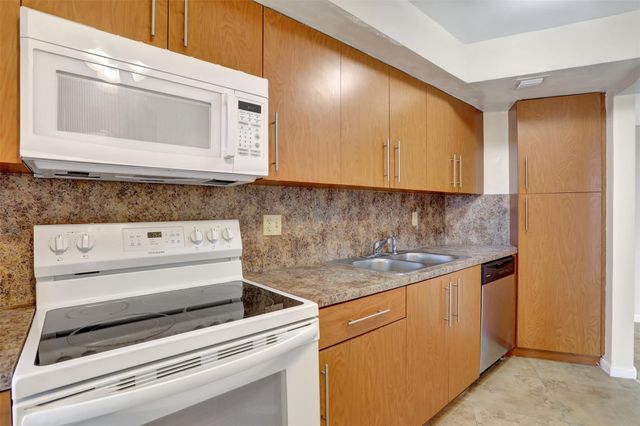 6921 Environ Boulevard 6o, Lauderhill, FL 33319