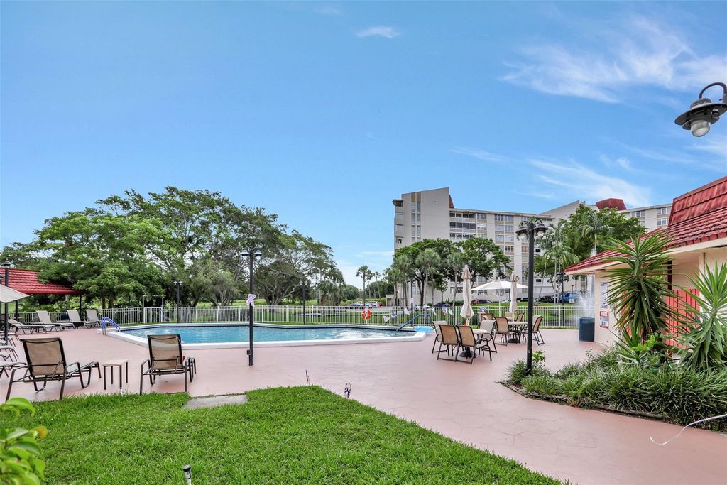 6921 Environ Boulevard 6o, Lauderhill, FL 33319