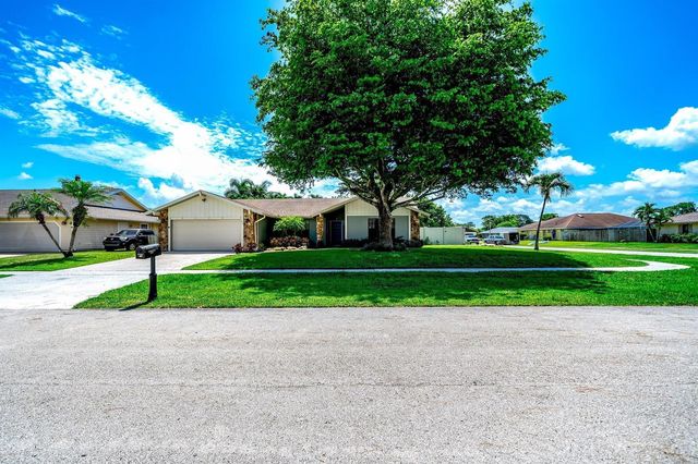 574 Juniper Place, Wellington, FL 33414