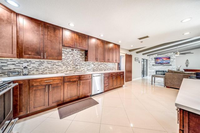 574 Juniper Place, Wellington, FL 33414