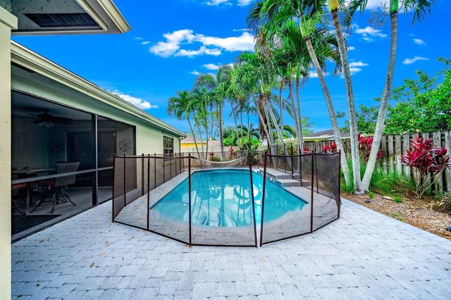 574 Juniper Place, Wellington, FL 33414