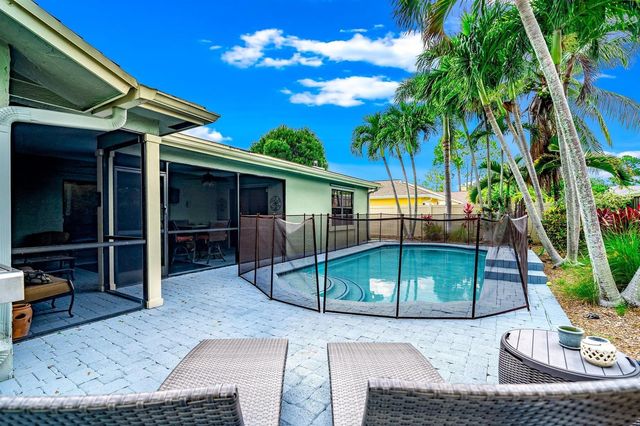 574 Juniper Place, Wellington, FL 33414