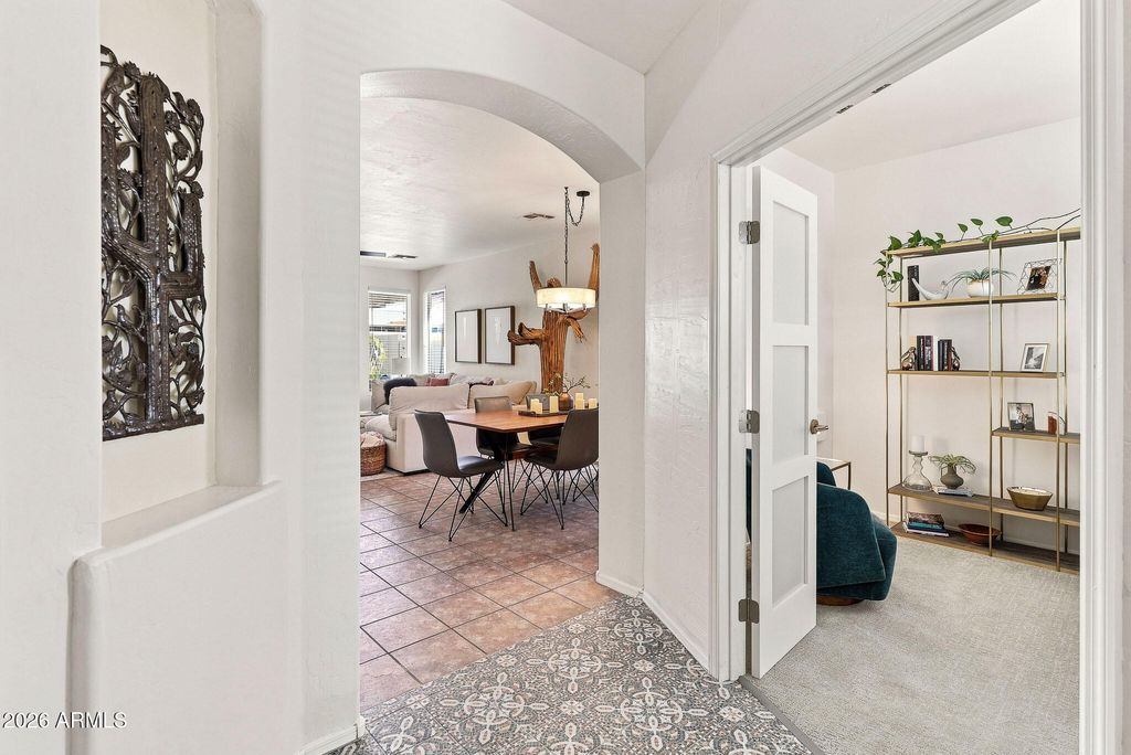6186 W WIKIEUP Lane, Glendale, AZ 85308 — photo 4