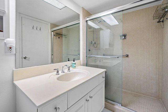 10040 Meridian Way N 206, Palm Beach Gardens, FL 33410