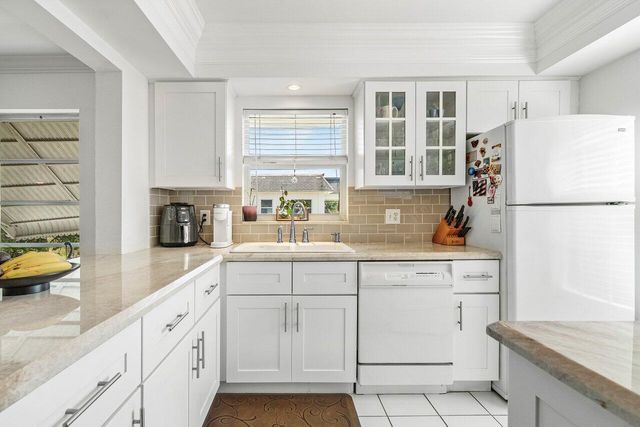 10040 Meridian Way N 206, Palm Beach Gardens, FL 33410