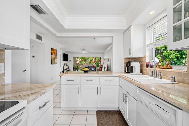10040 Meridian Way N 206, Palm Beach Gardens, FL 33410