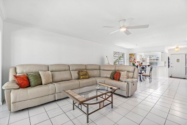 10040 Meridian Way N 206, Palm Beach Gardens, FL 33410