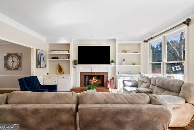 720 Lakeglen Drive, Suwanee, GA 30024