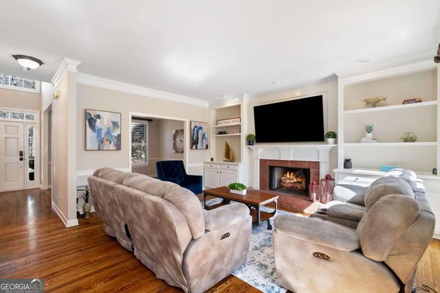 720 Lakeglen Drive, Suwanee, GA 30024