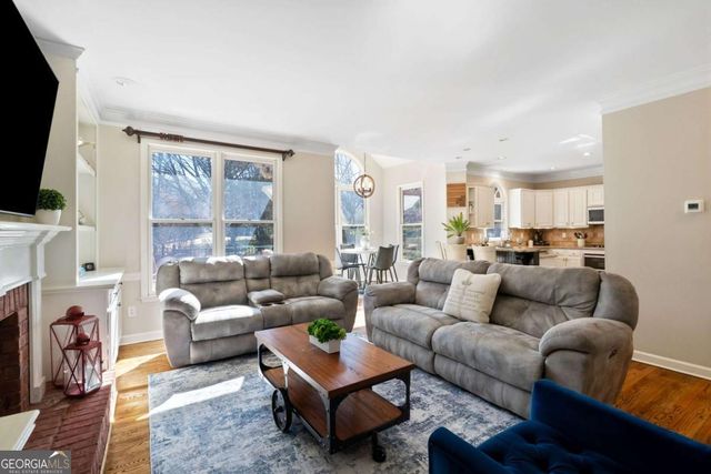 720 Lakeglen Drive, Suwanee, GA 30024