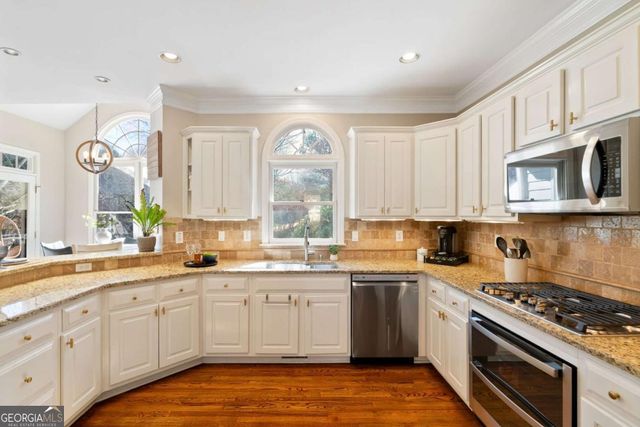 720 Lakeglen Drive, Suwanee, GA 30024