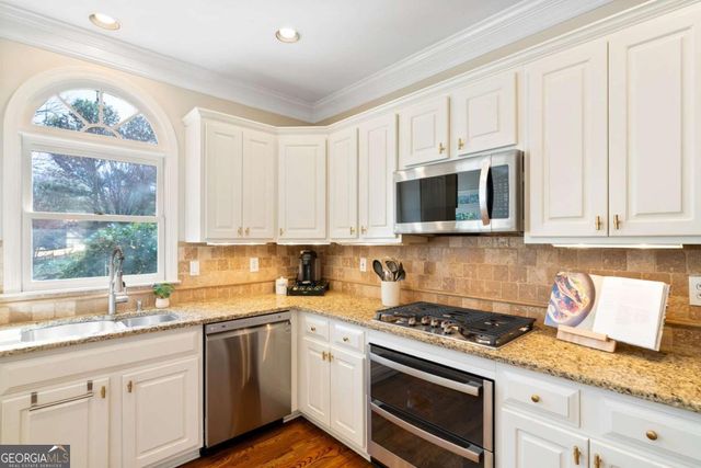 720 Lakeglen Drive, Suwanee, GA 30024