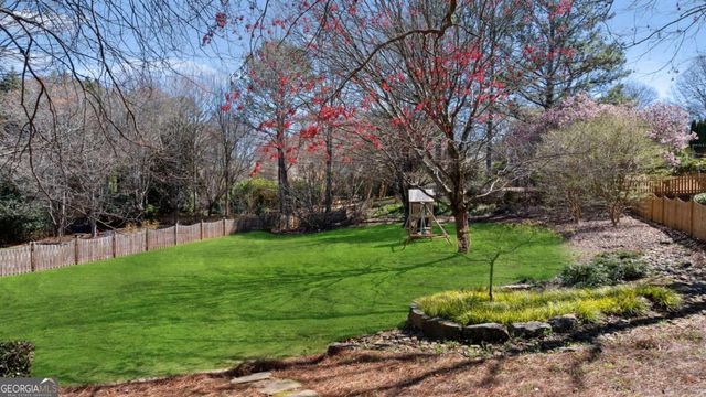 720 Lakeglen Drive, Suwanee, GA 30024