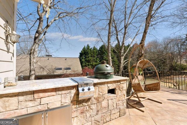 720 Lakeglen Drive, Suwanee, GA 30024