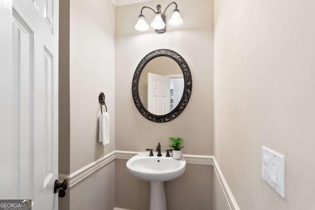 720 Lakeglen Drive, Suwanee, GA 30024