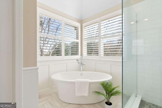720 Lakeglen Drive, Suwanee, GA 30024