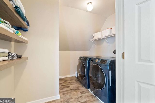 720 Lakeglen Drive, Suwanee, GA 30024