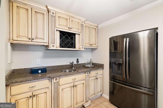 720 Lakeglen Drive, Suwanee, GA 30024