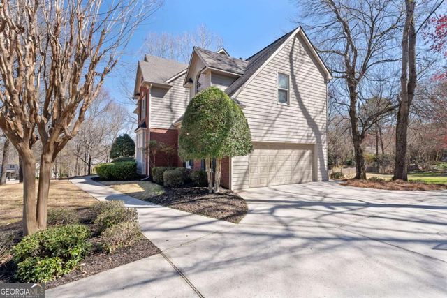 720 Lakeglen Drive, Suwanee, GA 30024