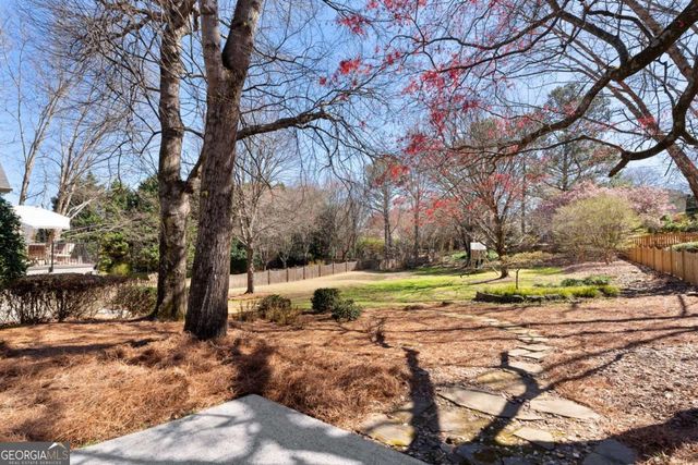 720 Lakeglen Drive, Suwanee, GA 30024