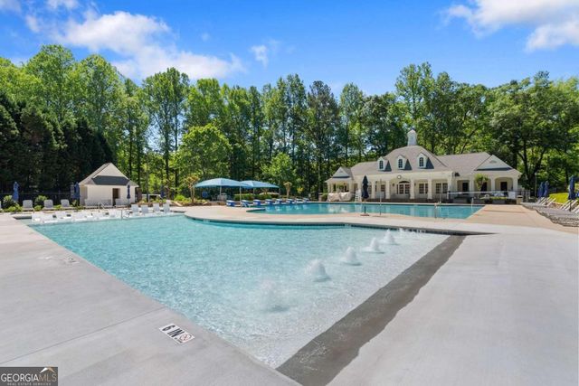 720 Lakeglen Drive, Suwanee, GA 30024